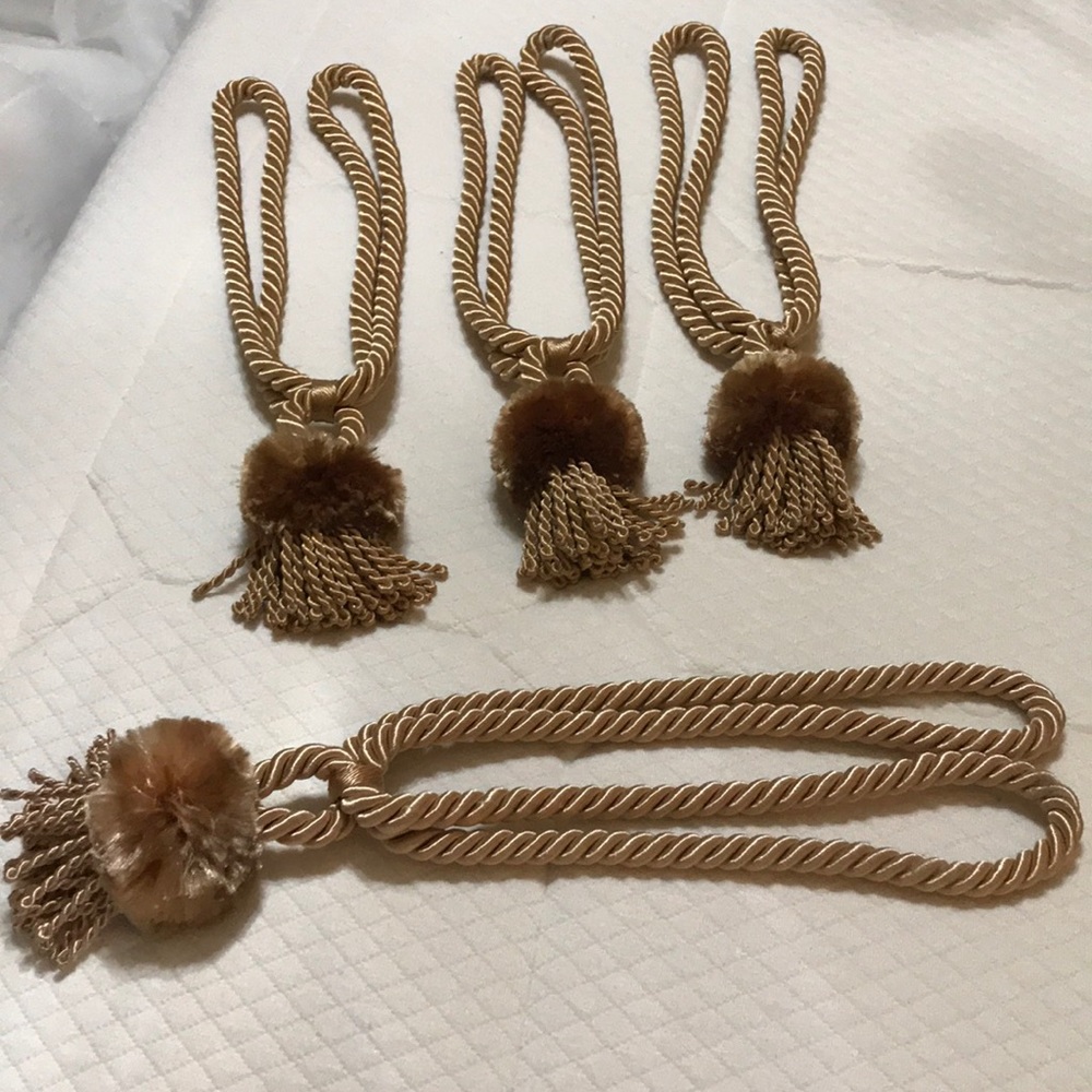 Curtain drape tiebacks